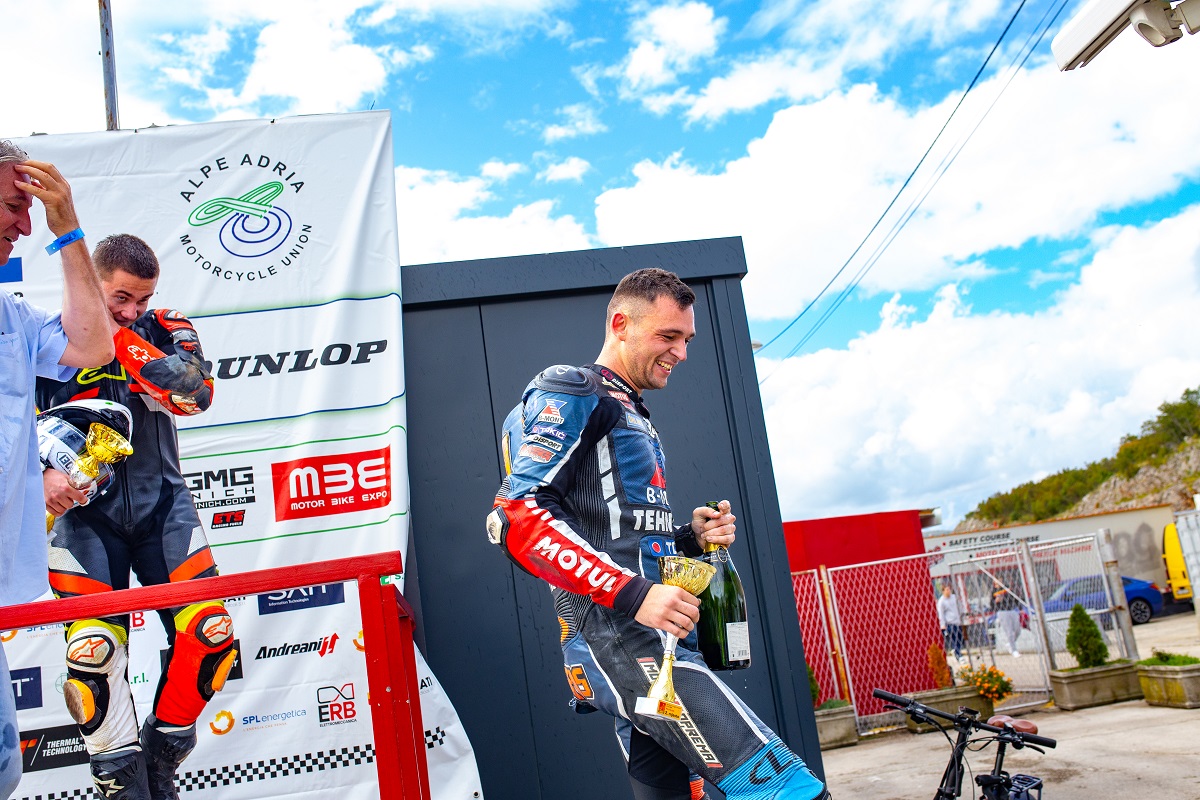Racing image 3